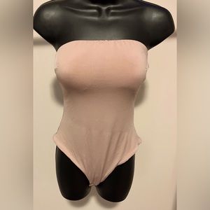 FASHION NOVA. STRAPLESS BODYSUIT SIZE S. Taupe